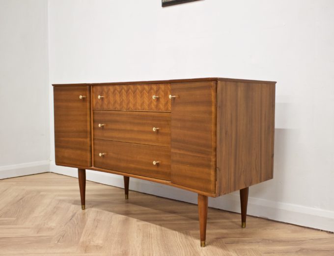 Mid Century Walnut Compact Sideboard or Dresser from Uniflex #0570 1