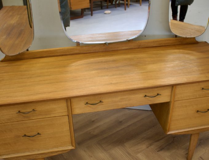 Mid Century Walnut Dressing Table from Alfred Cox #0660 3