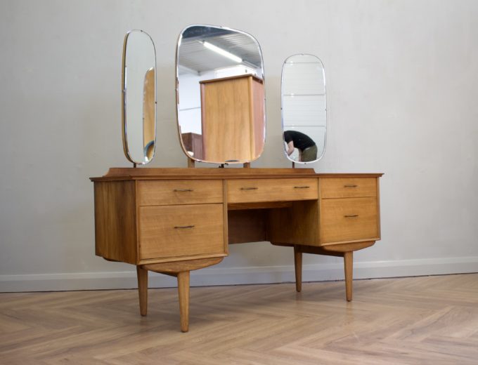 Mid Century Walnut Dressing Table from Alfred Cox #0660 6