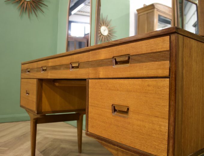 Mid Century Teak Dressing Table from Butilux #1030 2