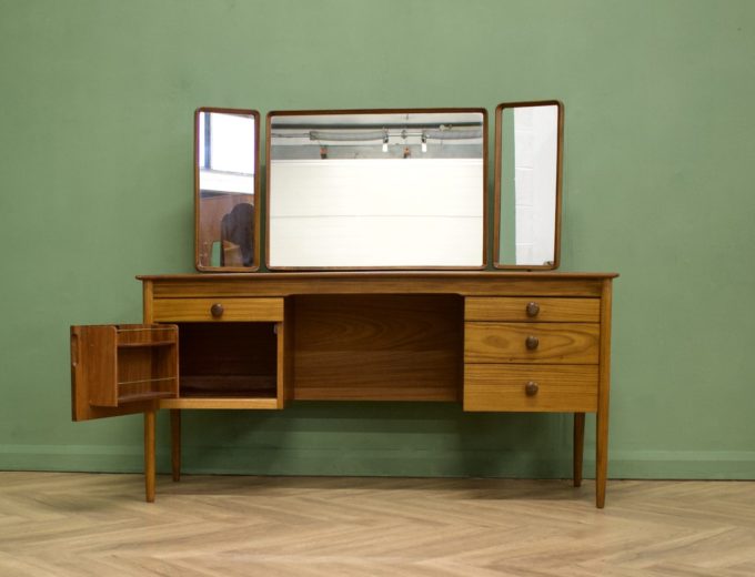 Mid Century Walnut Dressing Table from Butilux #1071 5