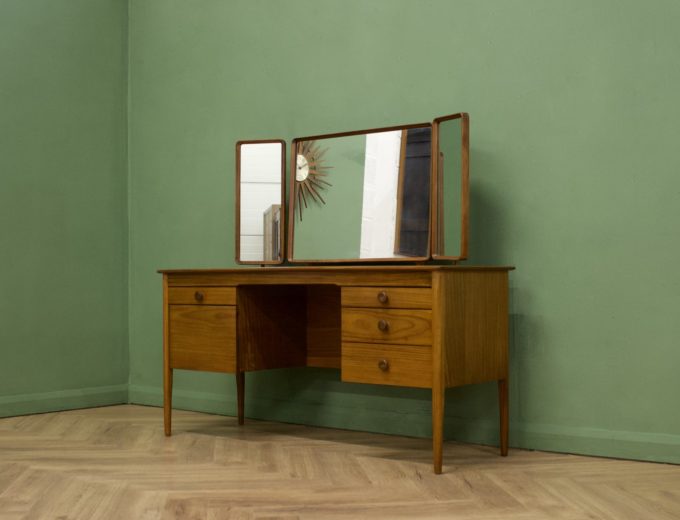Mid Century Walnut Dressing Table from Butilux #1071 1