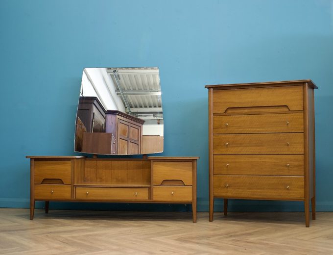 Vintage French Walnut Chest of Drawers from Younger, 1960s #1709 7