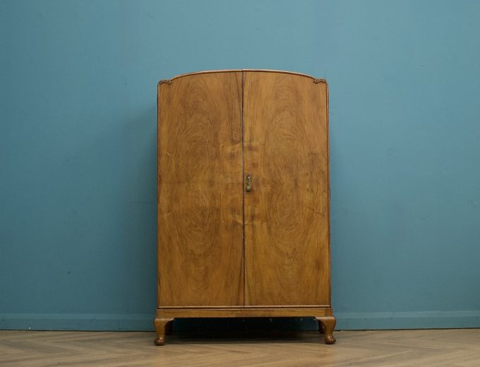 1930s Walnut Art Deco Compactum, 1930s #1800 9