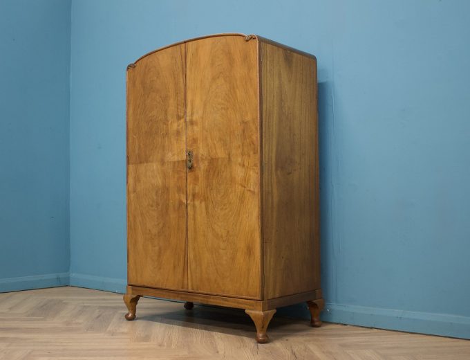 1930s Walnut Art Deco Compactum, 1930s #1800 8