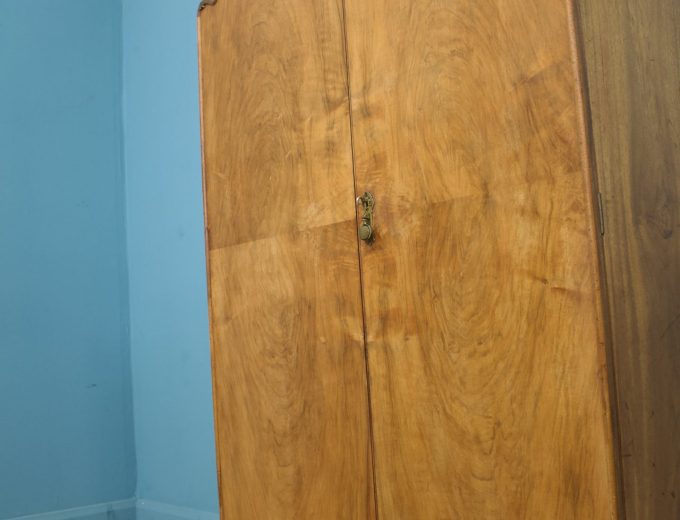 1930s Walnut Art Deco Compactum, 1930s #1800 7