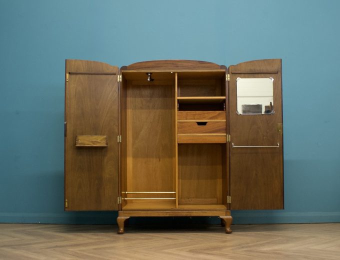 1930s Walnut Art Deco Compactum, 1930s #1800 6