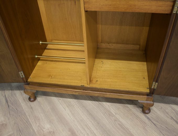 1930s Walnut Art Deco Compactum, 1930s #1800 5