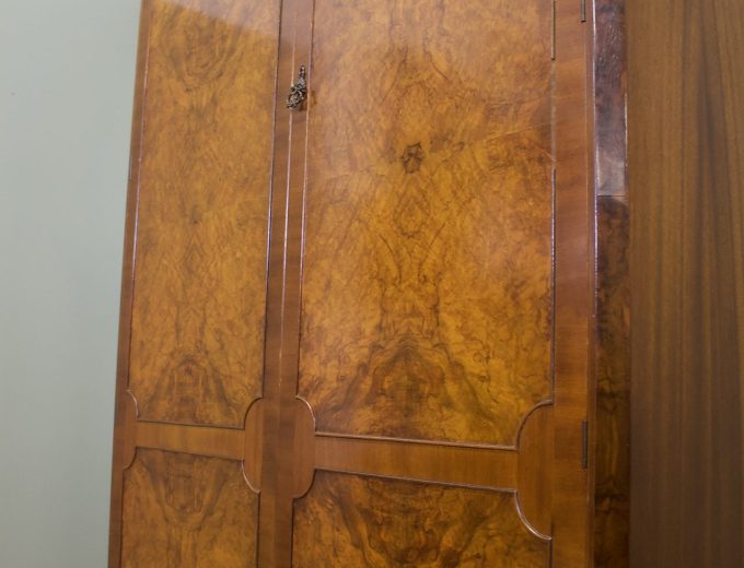Vintage Queen Anne Style Burr Walnut Wardrobe, 1950s #1811 5
