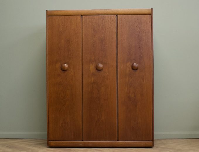 Mid Century Teak Triple Door Wardrobe from Elliots of Newbury, 1960s #1881 8