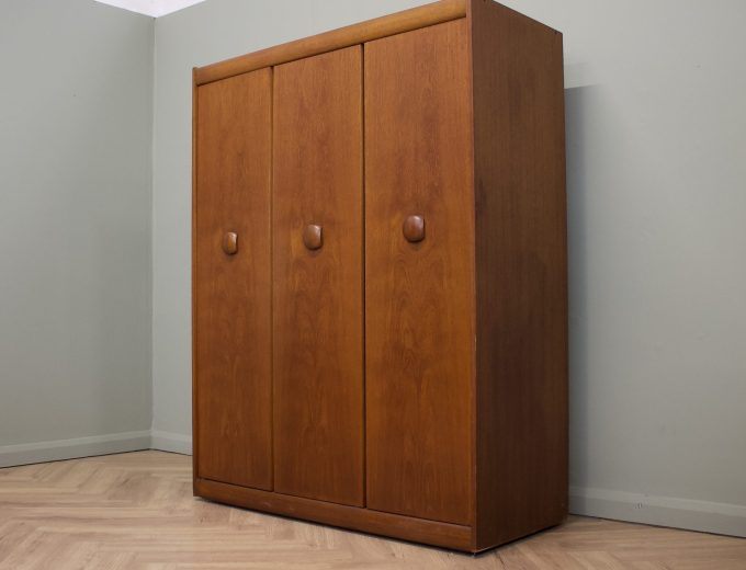 Mid Century Teak Triple Door Wardrobe from Elliots of Newbury, 1960s #1881 7