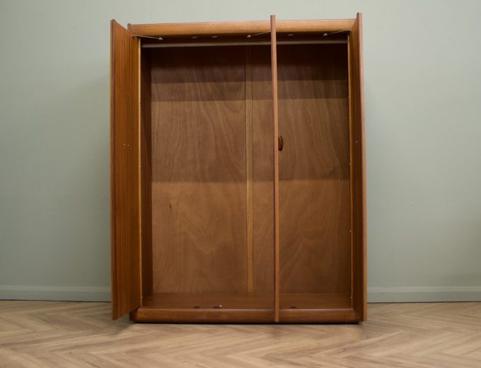 Mid Century Teak Triple Door Wardrobe from Elliots of Newbury, 1960s #1881 4