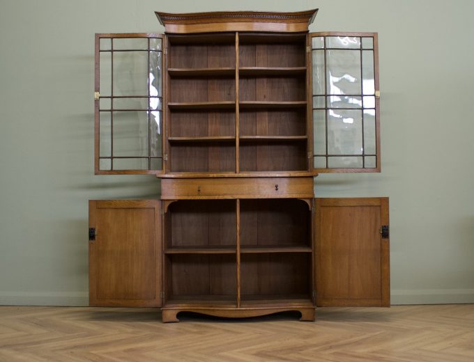 Vintage Georgian Style Oak Glazed Serpentine Bookcase, 1930s #1890 3